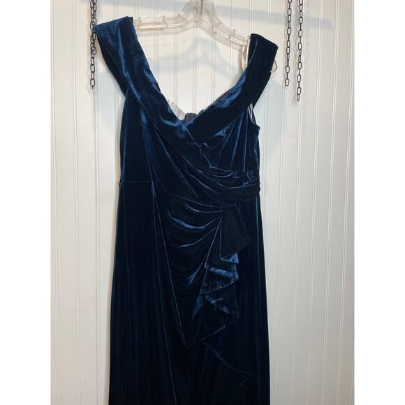 OLEG Cassini Navy Blue Velvet Off-the-Shoulder Sheath Mother of Bride Size 16W - Picture 3 of 9
